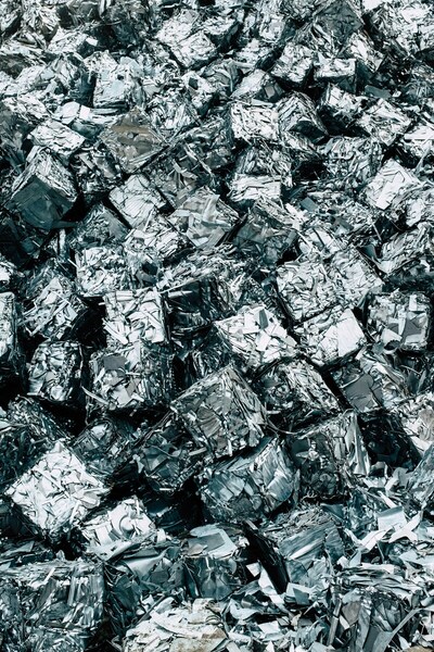 Fundamental understanding on the dynamic reactions of liquid gallium with aluminum