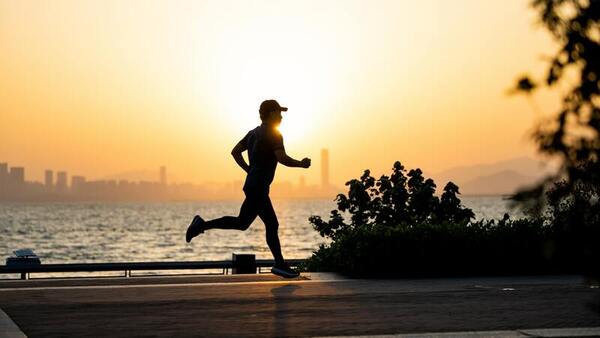 Impact of simple vs complex carbohydrates under time constraint before anaerobic and aerobic exercise